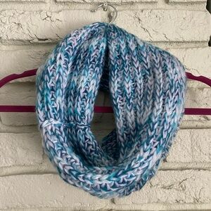 Great Northwest Clothing Company Blue and White Knit Scarf